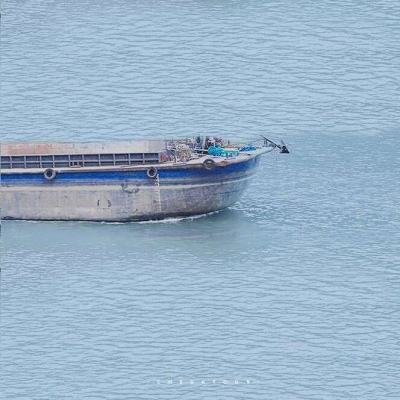 新华社快讯：也门胡塞武装称袭击6艘货轮